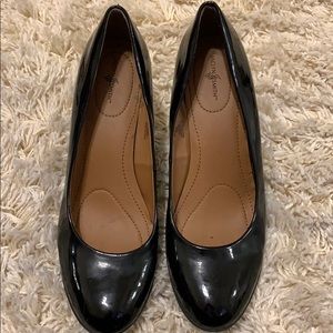 Jaclyn Smith Black heels